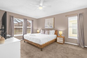 5 chambres, bureau, fer et planche à repasser, lit de bébé portatif