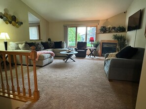 House | Living area | TV - NOT Accepting Bookings Now! (Moorhead)