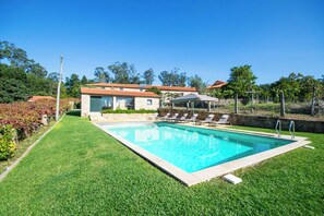 Villa (6 Bedrooms) | Front of property