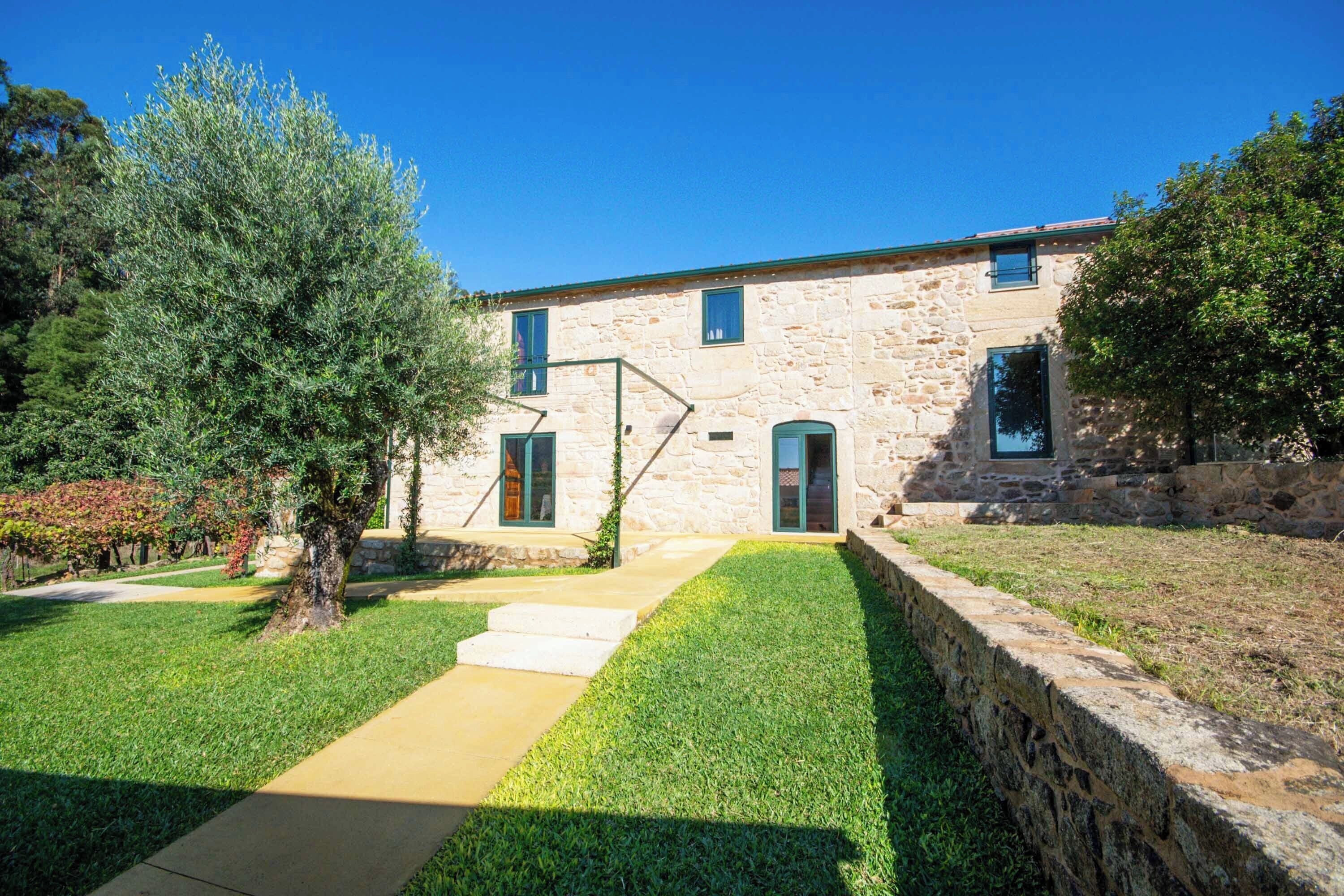 Villa (6 Bedrooms) | Exterior