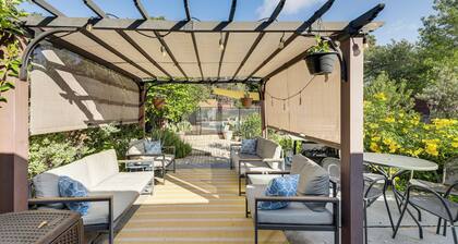 Outdoor Pool & Fire Pit: Modern Austin Home
