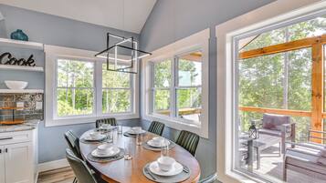 House (5 Bedrooms) | Interior