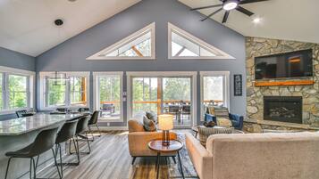 House (5 Bedrooms) | Interior