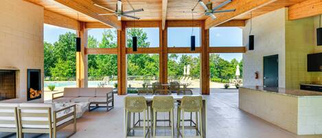 House (5 Bedrooms) | Interior