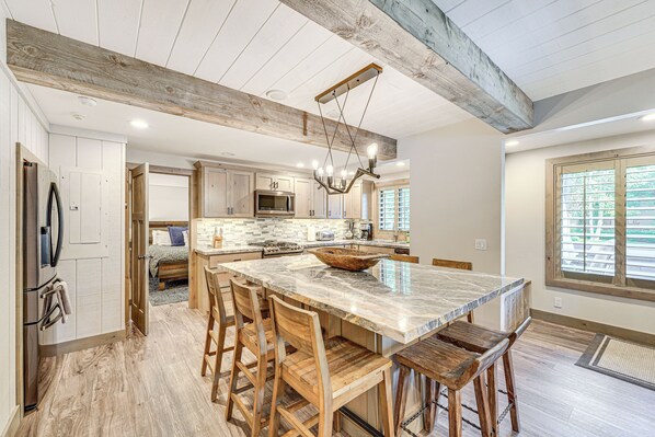 Apartment (3 Bedrooms) | Interior - Cozy Sun Valley Townhome w/ Mountain Views! (Sun Valley)