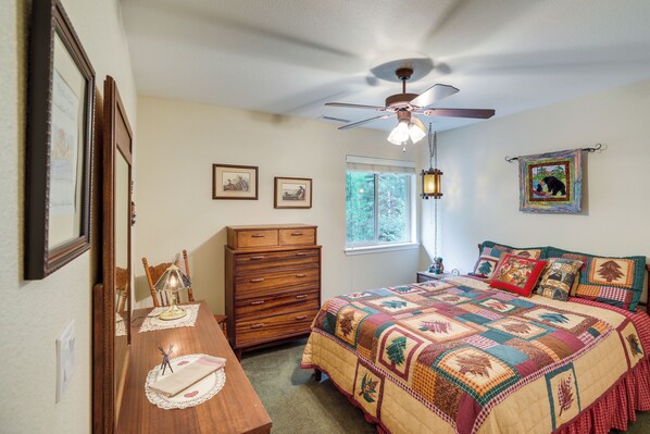 House (3 Bedrooms) | Interior - Cozy Chester Home w/ Patio & Lake Access! (Chester)