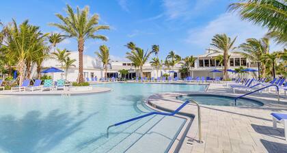 Condo w/ Patio & Resort Amenities in Fort Pierce!