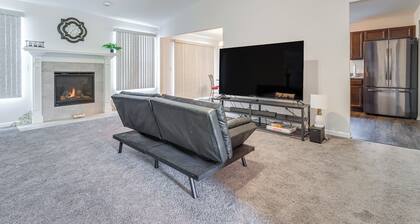 Michigan Home w/ Yard, 3 Mi to Detroit Airport
