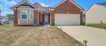 Michigan Home w/ Yard, 3 Mi to Detroit Airport