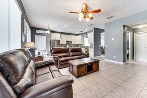 Casa (Multiple Bedrooms) | Parte interna