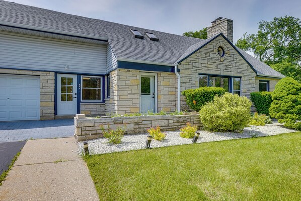 Apartment (2 Bedrooms) | Interior - Pet-friendly New Berlin Retreat w/ Patio & Yard! (New Berlin)