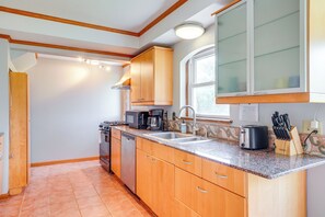 Apartment (2 Bedrooms) | Interior - Pet-friendly New Berlin Retreat w/ Patio & Yard! (New Berlin)