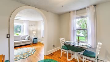 Cottage (3 Bedrooms) | Interior