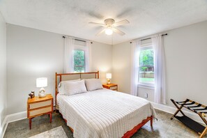Cottage (3 Bedrooms) | Interior - Updated Damascus Cottage on Appalachian Trail! (Damascus)