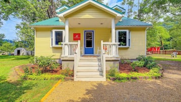 Cottage (3 Bedrooms) | Front of property