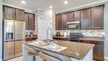 House (4 Bedrooms) | Interior