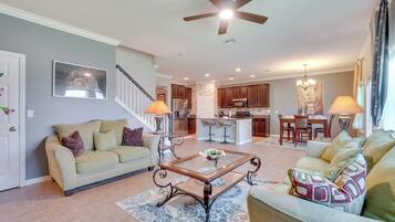 House (4 Bedrooms) | Front of property