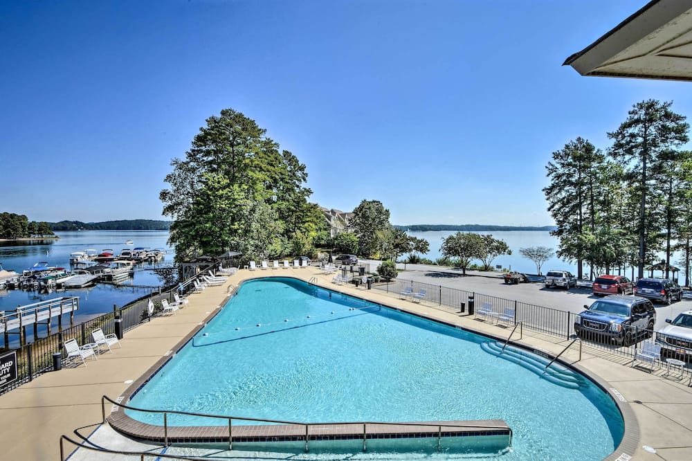 Keowee Key Condo w/ Lake Access & Community Pools! - Newry, SC