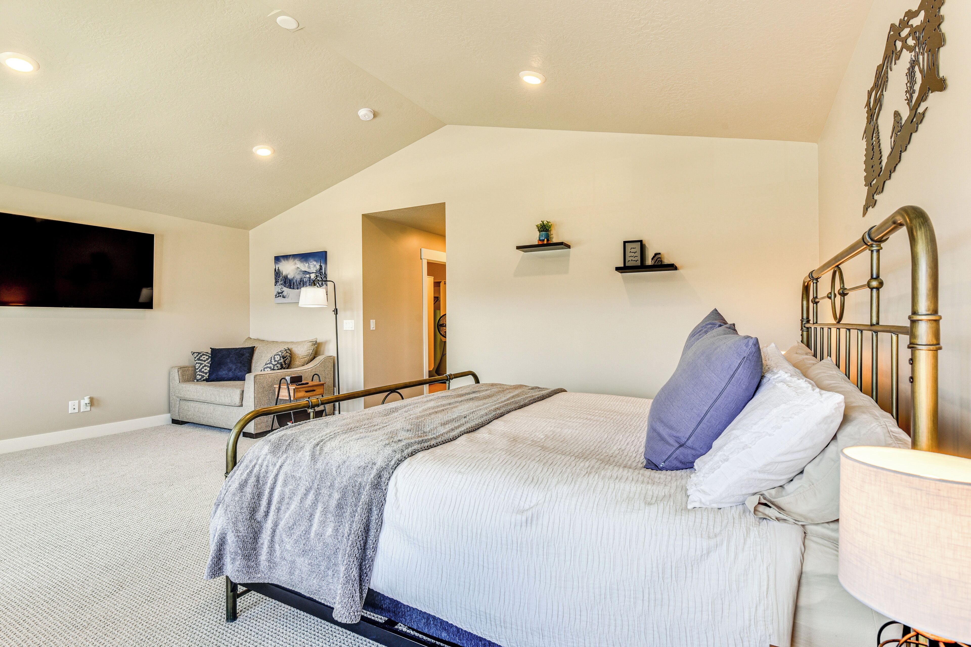 House (5 Bedrooms) | Interior
