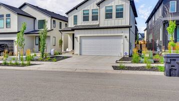 House (5 Bedrooms) | Interior