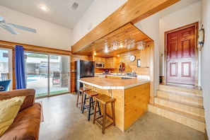 Interior - Broken Bow Escape w/ Mountain Views & Pool Access! (Broken Bow)