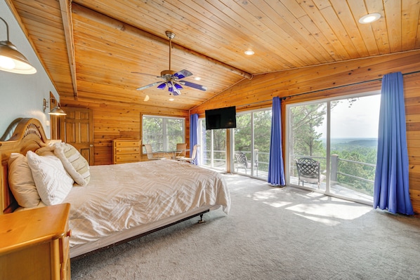 Interior - Broken Bow Escape w/ Mountain Views & Pool Access! (Broken Bow)