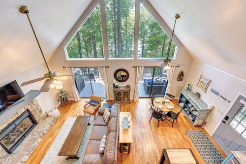 Lakefront Murphy Getaway w/ Deck, Dock & Kayaks!