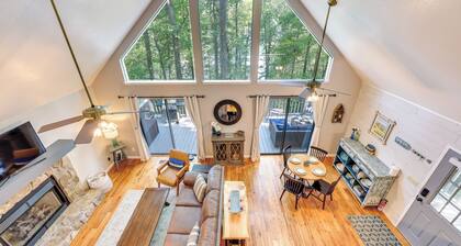 Lakefront Murphy Getaway w/ Deck, Dock & Kayaks!