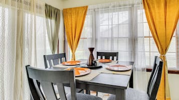 House (4 Bedrooms) | Interior