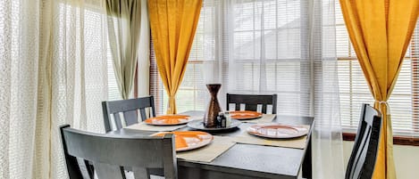 House (4 Bedrooms) | Interior