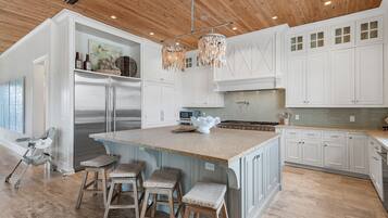 Refrigerador, microondas, horno y lavavajillas