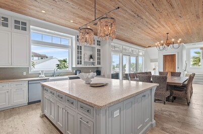 Trip Around The Sun|Easy Beach Access|Large Resort Private Pool w/ Gulf Views