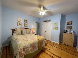 3 habitaciones, tabla de planchar con plancha, wifi y ropa de cama