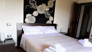 1 chambre, fer et planche Ă  repasser, Wi-Fi gratuit, draps fournis