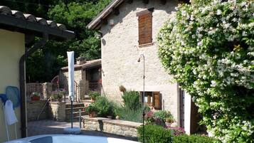 Bain à remous extérieur