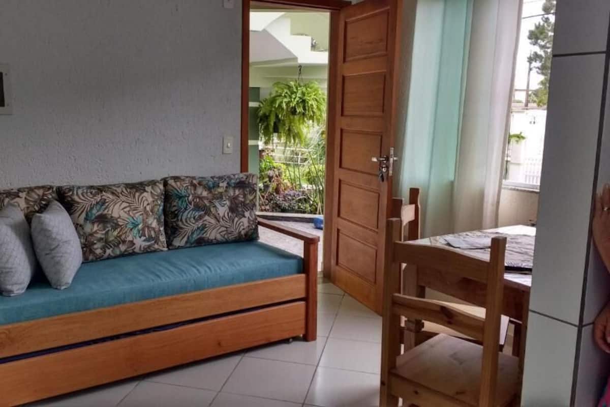 1 habitación, espacio para trabajar con laptop y wifi gratis
