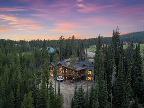 Exterior - Big Sky Summit - Hot Tub, Fireplace & Ski Access (Big Sky)