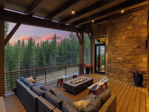 Terrace/patio - Big Sky Summit - Hot Tub, Fireplace & Ski Access (Big Sky)