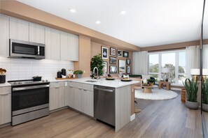 Fridge, microwave, oven, stovetop - Vasara Menlo Park Condos (Menlo Park)
