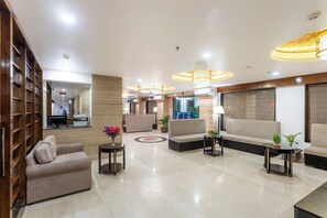 Lobby sitting area - DIAMOND PALACE LORDS PLAZA (Nepalgunj)