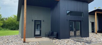 Lovely 2-bedroom cottage located in downtown Mount Vernon!