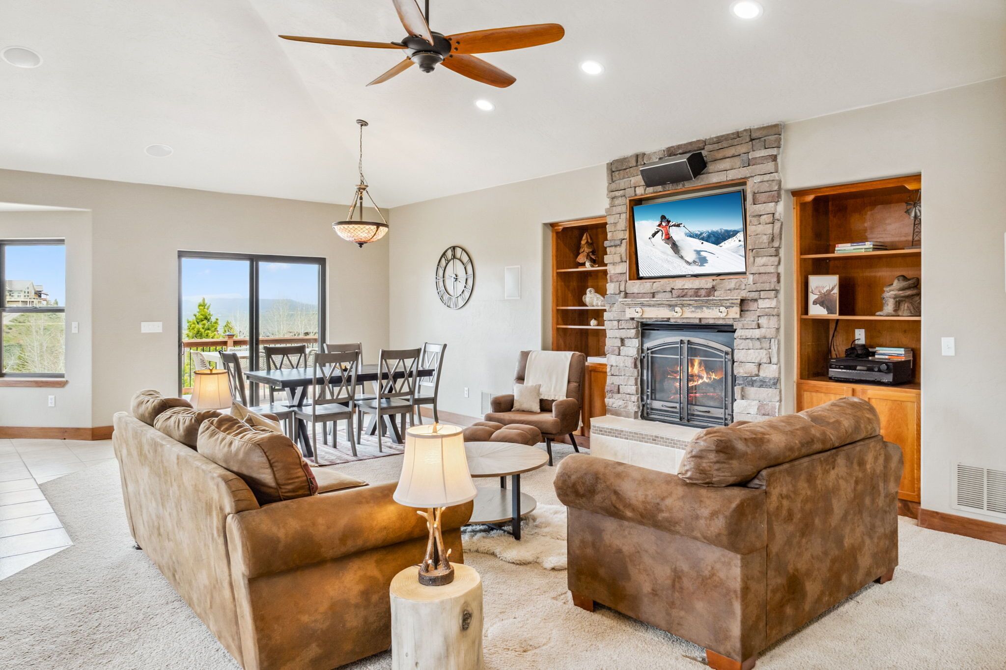 Granby Escapes – Luxurious 5 BDR w/ Private Hot Tub & Game Room!