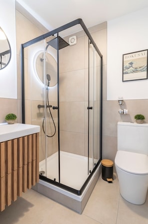 Apartamento Deluxe | Baño | Artículos de higiene personal gratuitos