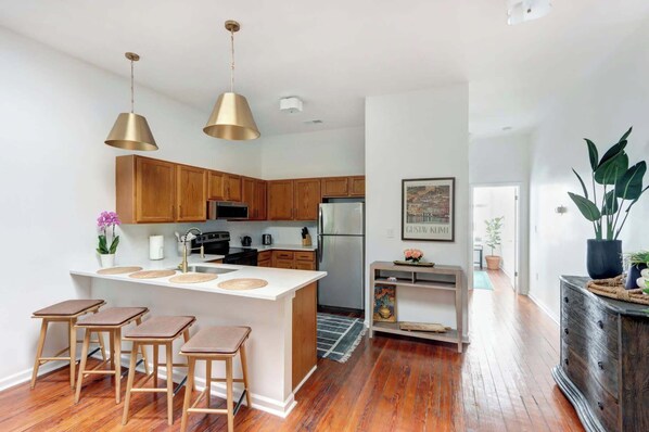 Fridge, microwave, oven, stovetop