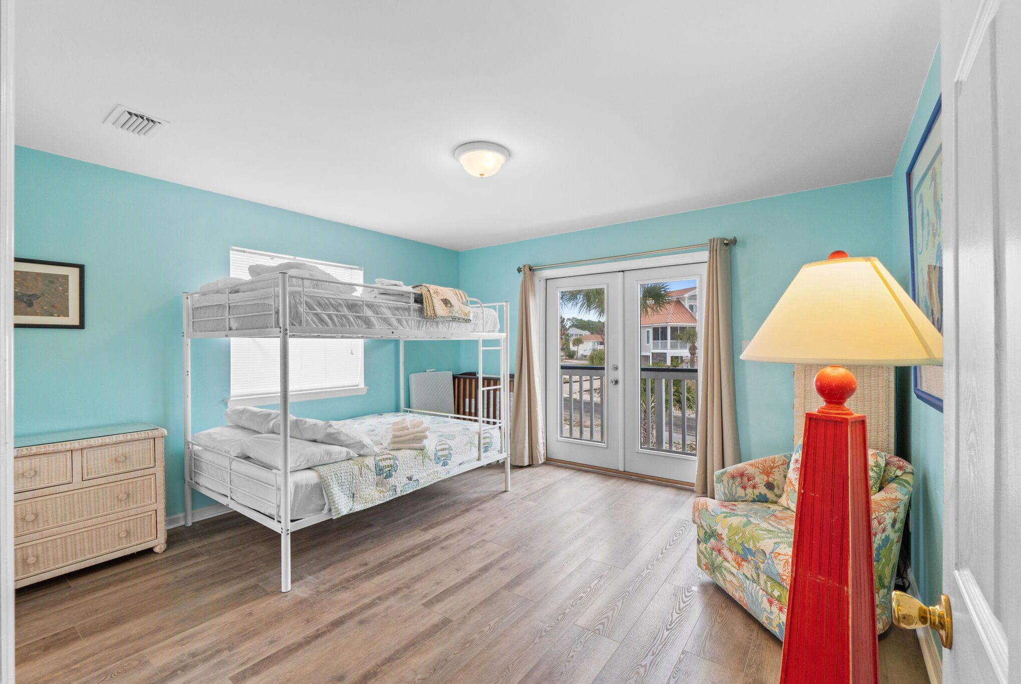 4 chambres, fer et planche à repasser, Wi-Fi gratuit, draps fournis