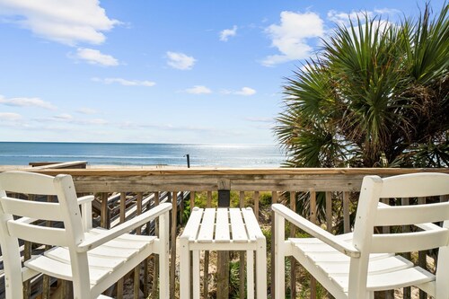 Sunflower 2, beachfront, pet friendly