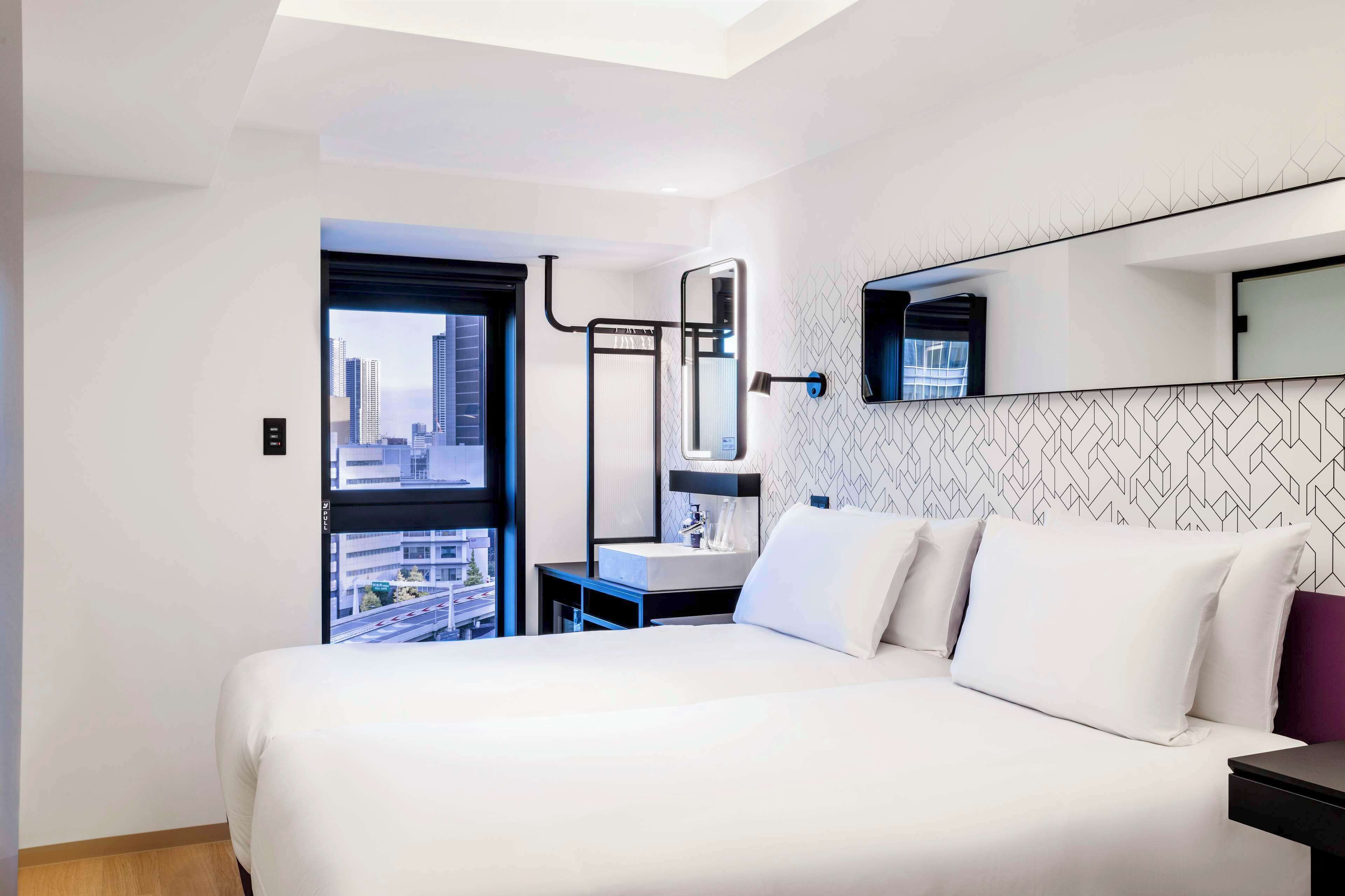 Standard Twin Room | In-room safe, desk, laptop workspace, blackout drapes