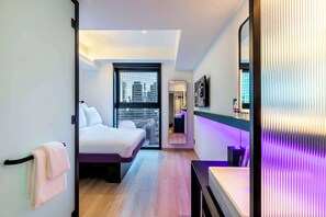 Premier Double Room | In-room safe, desk, laptop workspace, blackout curtains - YOTEL Tokyo Ginza (Tokyo)