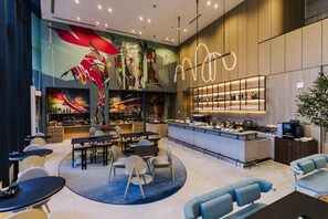 Daily buffet breakfast (JPY 3900 per person)