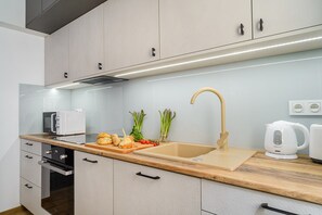 Una televisión de pantalla plana